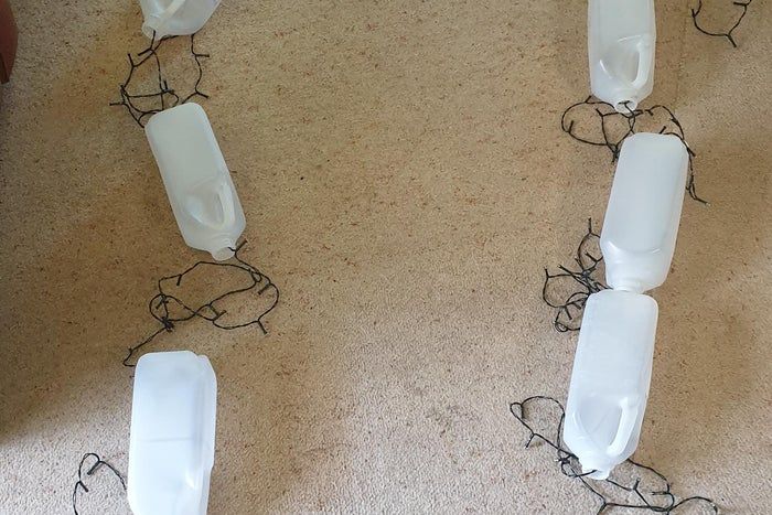 圣诞节创意装饰:太阳能牛奶瓶彩灯制作指南-第6张图片-趣作屋 圣诞节创意装饰:太阳能牛奶瓶彩灯制作指南-第6张图片-趣作屋