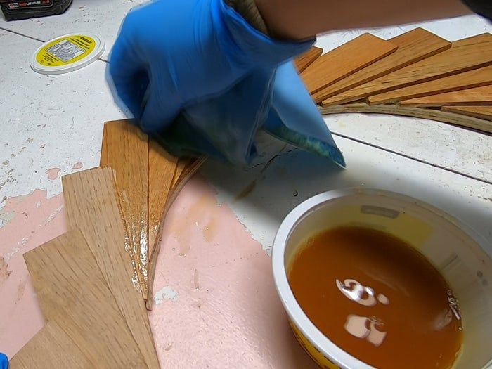 废旧木条巧变花环装饰教程-第21张图片-趣作屋