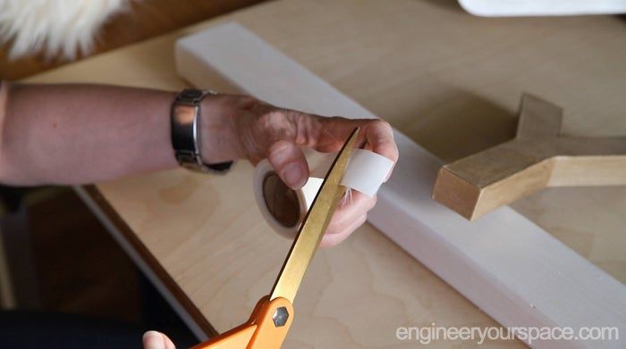 利用家中废料自制圣诞装饰壁炉袜挂架教程-第10张图片-趣作屋