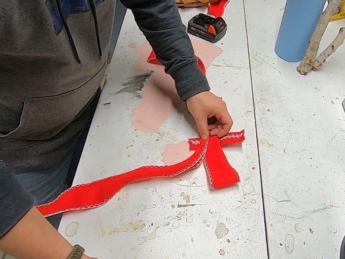 废旧木条巧变花环装饰教程-第39张图片-趣作屋