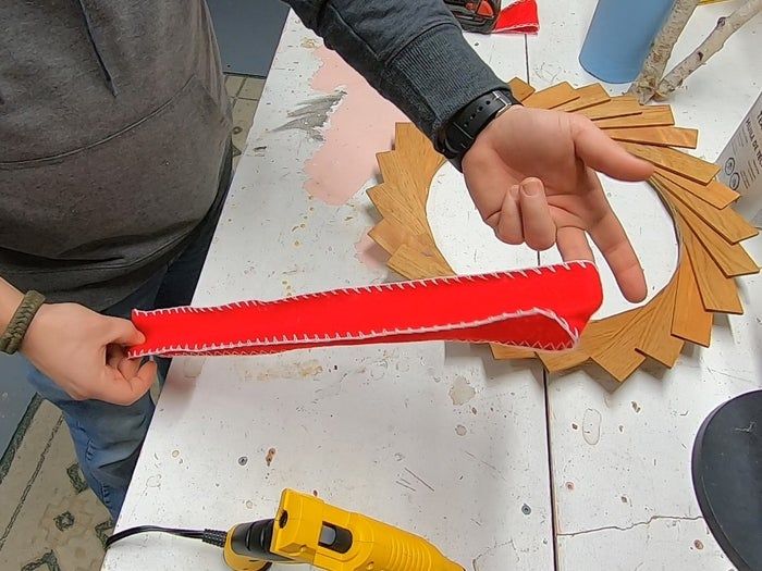 废旧木条巧变花环装饰教程-第35张图片-趣作屋