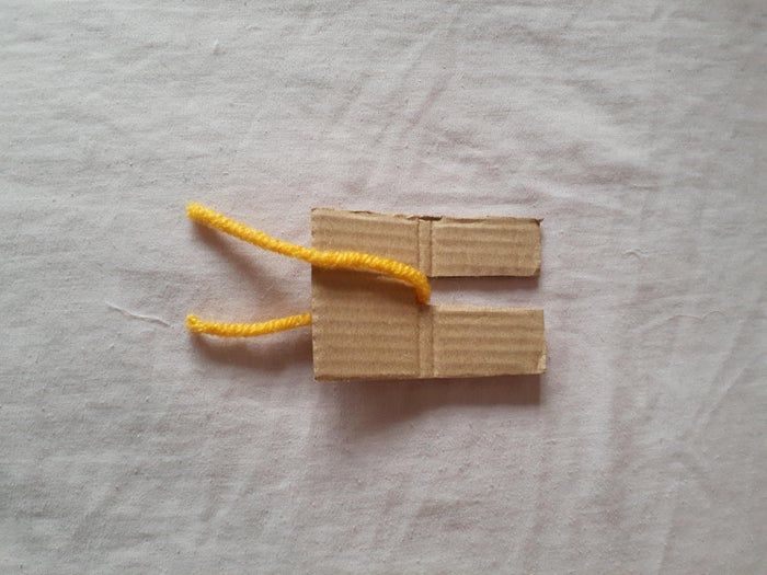 手把手教你制作毛线球花环装饰品-第3张图片-趣作屋