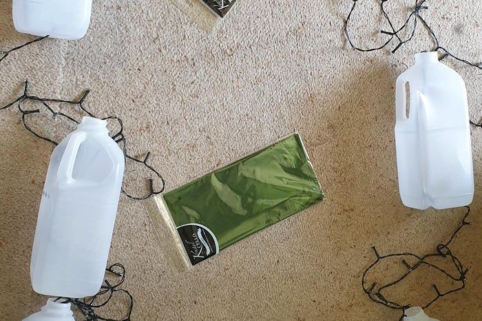 圣诞节创意装饰:太阳能牛奶瓶彩灯制作指南-第8张图片-趣作屋 圣诞节创意装饰:太阳能牛奶瓶彩灯制作指南-第8张图片-趣作屋