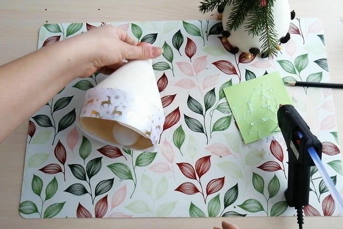 用塑料瓶制作圣诞铃铛的简易教程-第14张图片-趣作屋