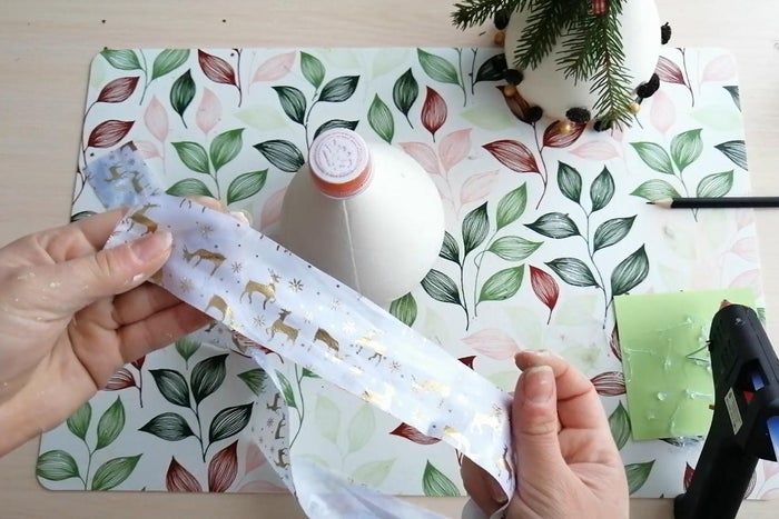 用塑料瓶制作圣诞铃铛的简易教程-第13张图片-趣作屋