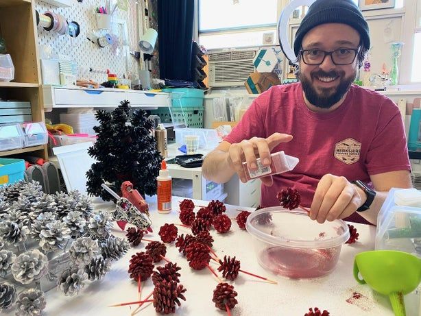 城市居民也能做的趣味松果花环手工教程-第13张图片-趣作屋