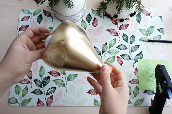 用塑料瓶制作圣诞铃铛的简易教程-第16张图片-趣作屋