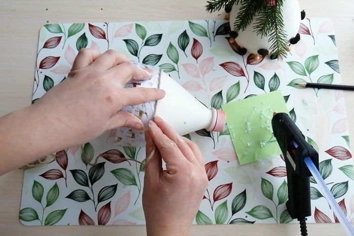 用塑料瓶制作圣诞铃铛的简易教程-第15张图片-趣作屋