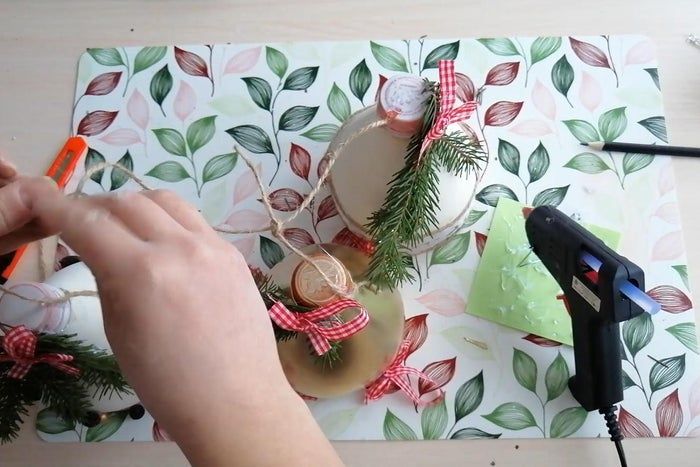 用塑料瓶制作圣诞铃铛的简易教程-第20张图片-趣作屋