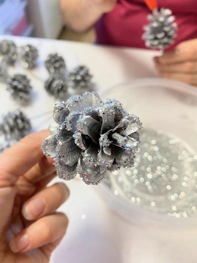 城市居民也能做的趣味松果花环手工教程-第15张图片-趣作屋