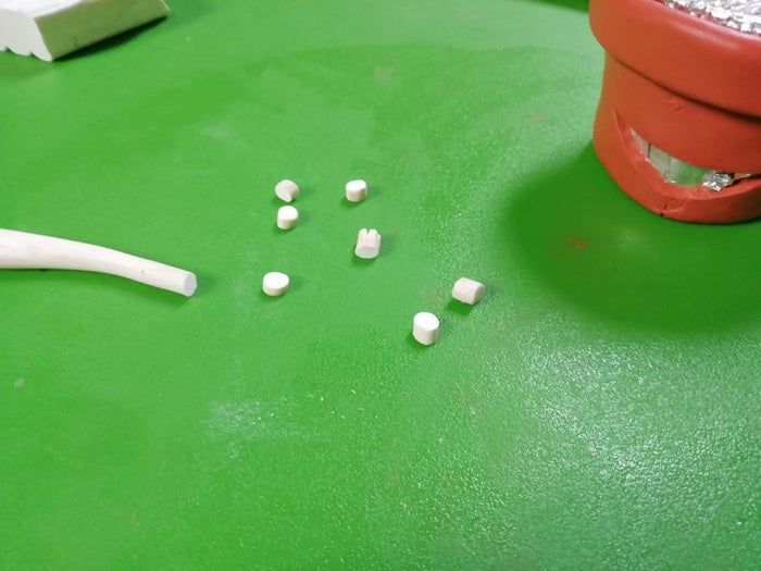 软陶笑脸花盆DIY教程：个性化小型植物花盆制作方法-第10张图片-趣作屋