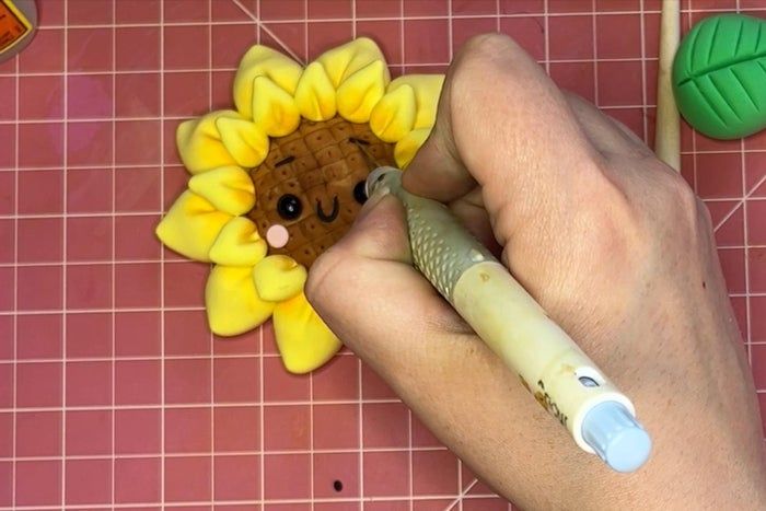 母亲节亲子手工：泡沫黏土向日葵制作教程-第16张图片-趣作屋