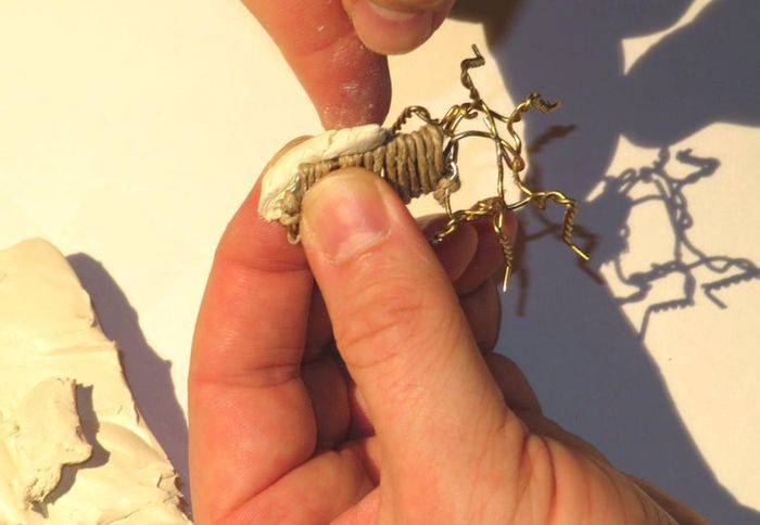 DIY巨型黏土蚂蚁模型制作教程-第7张图片-趣作屋 DIY巨型黏土蚂蚁模型制作教程-第7张图片-趣作屋