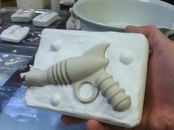 自制蜡模射线枪教程：石膏模具与高温烧制全流程-第20张图片-趣作屋