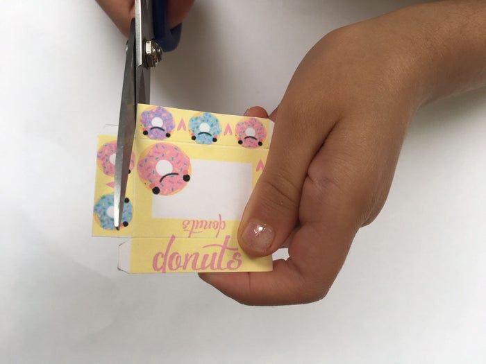 亲子手工:自制创意甜甜圈玩具教程-第11张图片-趣作屋 亲子手工:自制创意甜甜圈玩具教程-第11张图片-趣作屋