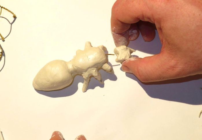 DIY巨型黏土蚂蚁模型制作教程-第12张图片-趣作屋 DIY巨型黏土蚂蚁模型制作教程-第12张图片-趣作屋