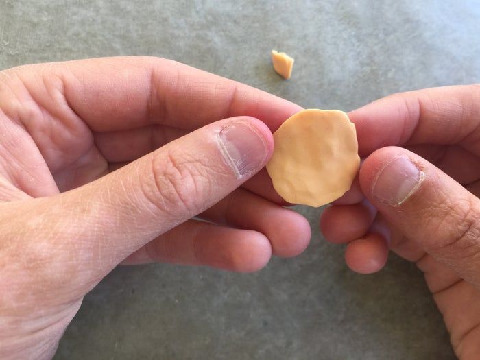 自制迷你披萨吊饰教程-友情项链DIY指南-第12张图片-趣作屋 自制迷你披萨吊饰教程-友情项链DIY指南-第12张图片-趣作屋