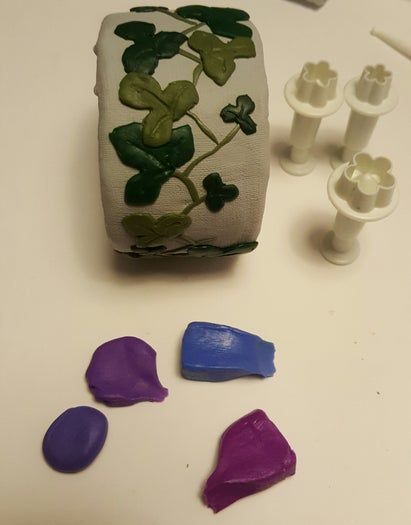 空纸筒手工腕带制作教程-聚合物粘土花朵装饰-第11张图片-趣作屋 空纸筒手工腕带制作教程-聚合物粘土花朵装饰-第11张图片-趣作屋