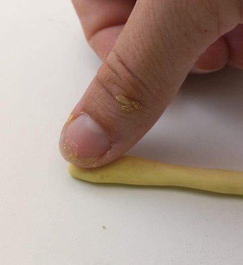 DIY黏土蛇形发饰教程-6步打造独特爬宠造型-第7张图片-趣作屋