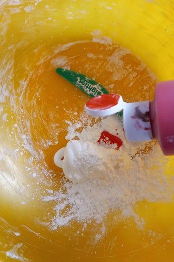 低成本自制硅胶模具教程-硅胶填缝剂与玉米淀粉制作指南-第7张图片-趣作屋