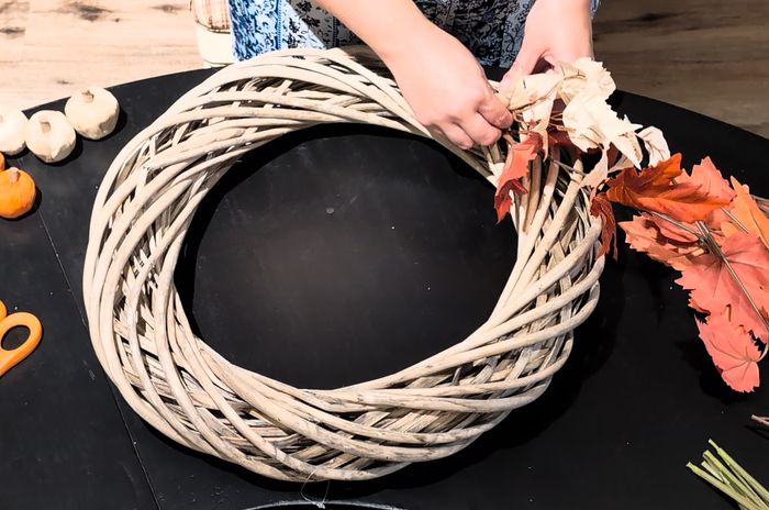 低成本手工制作秋季花环教程-第8张图片-趣作屋