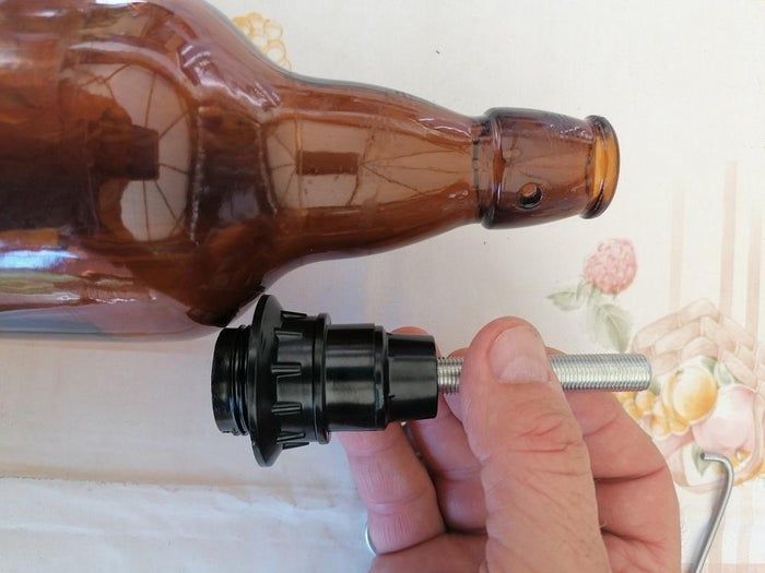 用啤酒瓶自制创意吊灯教程，打造温馨户外氛围-第5张图片-趣作屋
