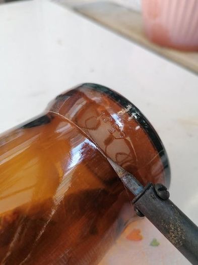 用啤酒瓶自制创意吊灯教程，打造温馨户外氛围-第4张图片-趣作屋