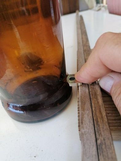 用啤酒瓶自制创意吊灯教程，打造温馨户外氛围-第2张图片-趣作屋