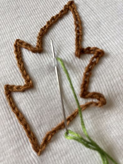 手工刺绣T恤教程：简单针法打造个性化设计-第9张图片-趣作屋