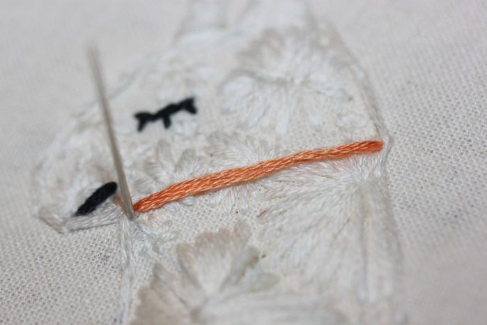 手工刺绣羊驼教程:从毛衣改造到创意手提包装饰-第13张图片-趣作屋 手工刺绣羊驼教程:从毛衣改造到创意手提包装饰-第13张图片-趣作屋