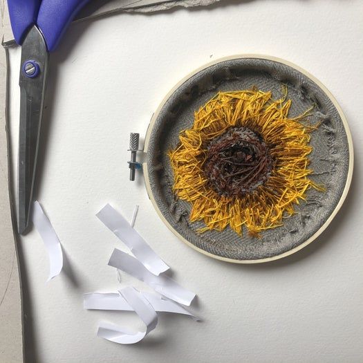 零成本刺绣作品装裱教程，环保手工制作方法-第6张图片-趣作屋