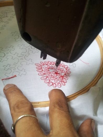 轻松掌握缝纫机绳绣技巧教程-第11张图片-趣作屋