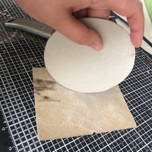 零成本刺绣作品装裱教程，环保手工制作方法-第9张图片-趣作屋