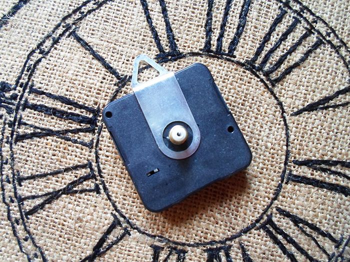 复古麻布手工刺绣挂钟制作教程-第31张图片-趣作屋 复古麻布手工刺绣挂钟制作教程-第31张图片-趣作屋