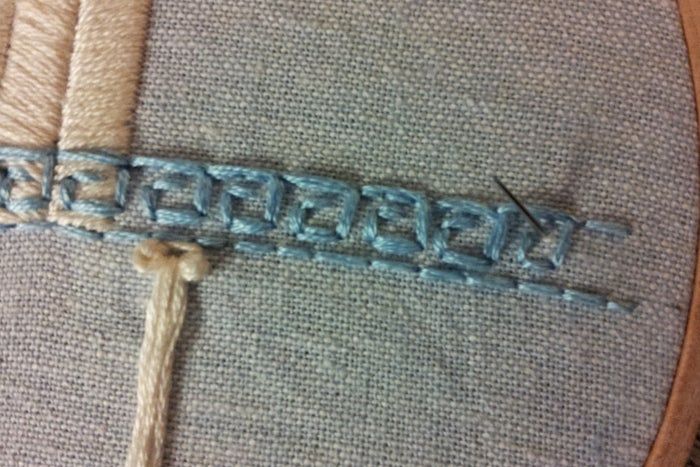 手工刺绣入门教程：掌握回针绣、茎状绣与缎面绣技巧-第9张图片-趣作屋