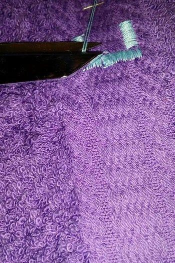 手工刺绣毛巾教程:低成本制作‘别慌’毛巾-第10张图片-趣作屋 手工刺绣毛巾教程:低成本制作‘别慌’毛巾-第10张图片-趣作屋