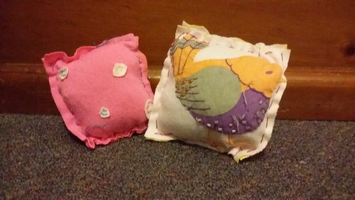 手工缝制小枕头教程:简单10步打造个性靠枕-第1张图片-趣作屋 手工缝制小枕头教程:简单10步打造个性靠枕-第1张图片-趣作屋