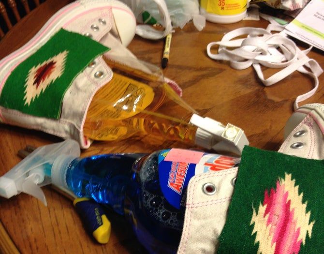 低成本DIY修补匡威鞋教程：用墨西哥毯子打造个性运动鞋-第7张图片-趣作屋