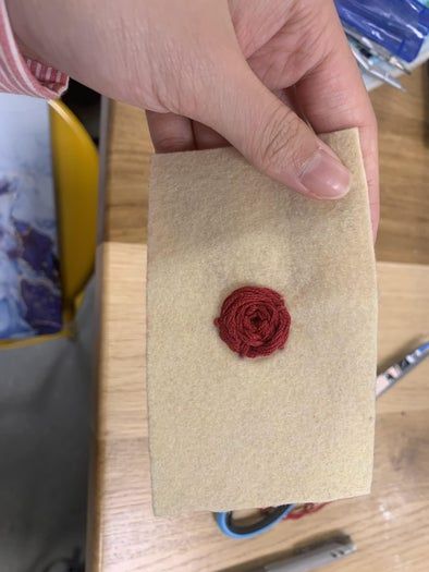 手工刺绣玫瑰教程:打造个性化装饰礼物-第16张图片-趣作屋 手工刺绣玫瑰教程:打造个性化装饰礼物-第16张图片-趣作屋