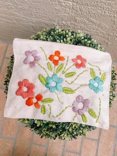 DIY帆布袋刺绣教程：手把手教你打造个性化布艺包-第2张图片-趣作屋