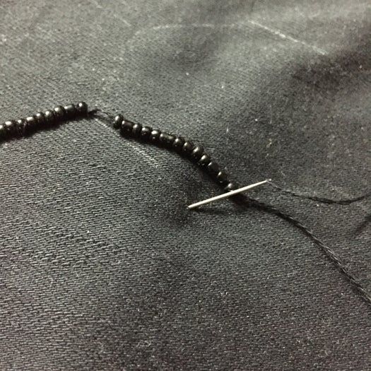 手工刺绣珠片手拿包DIY教程:详细步骤教你制作个性化蜜蜂图案手拿包-第9张图片-趣作屋 手工刺绣珠片手拿包DIY教程:详细步骤教你制作个性化蜜蜂图案手拿包-第9张图片-趣作屋