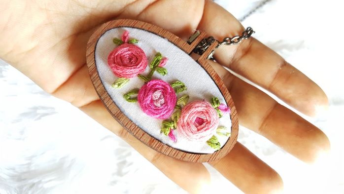 DIY迷你刺绣项链制作教程-第15张图片-趣作屋 DIY迷你刺绣项链制作教程-第15张图片-趣作屋