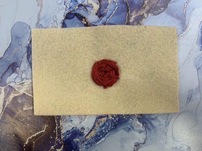 手工刺绣玫瑰教程:打造个性化装饰礼物-第1张图片-趣作屋 手工刺绣玫瑰教程:打造个性化装饰礼物-第1张图片-趣作屋