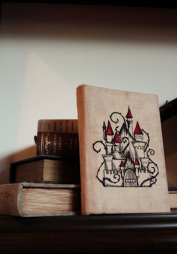 复古刺绣书制作教程:打造个性化古老风格书籍-第1张图片-趣作屋 复古刺绣书制作教程:打造个性化古老风格书籍-第1张图片-趣作屋