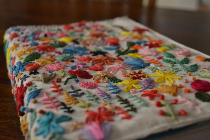 DIY刺绣书套教程:10步打造个性布艺手工艺品-第14张图片-趣作屋 DIY刺绣书套教程:10步打造个性布艺手工艺品-第14张图片-趣作屋
