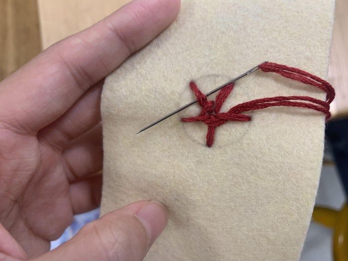 手工刺绣玫瑰教程:打造个性化装饰礼物-第11张图片-趣作屋 手工刺绣玫瑰教程:打造个性化装饰礼物-第11张图片-趣作屋