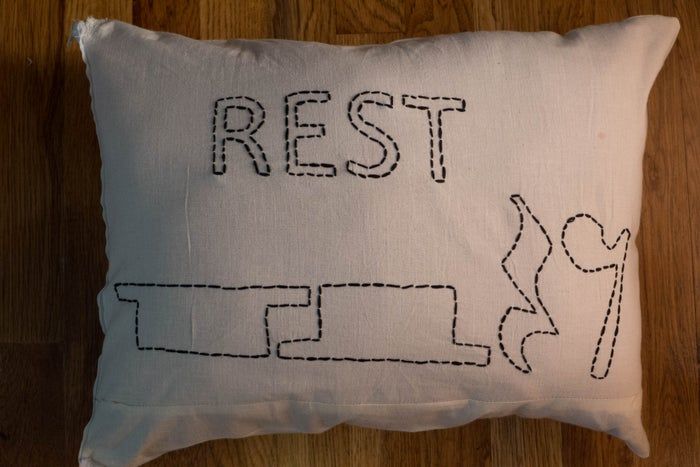 手工刺绣枕头制作教程-第1张图片-趣作屋 手工刺绣枕头制作教程-第1张图片-趣作屋