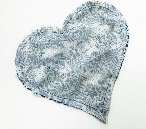 DIY刺绣心形靠垫手工教程:附图案下载与详细步骤-第12张图片-趣作屋 DIY刺绣心形靠垫手工教程:附图案下载与详细步骤-第12张图片-趣作屋