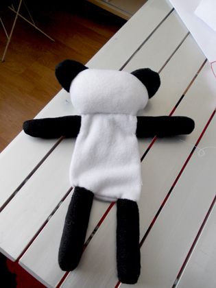 手工制作熊猫加热枕教程:简单步骤打造温暖玩具与暖手宝-第17张图片-趣作屋