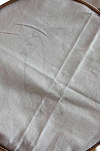 手工刺绣羊驼教程:从毛衣改造到创意手提包装饰-第4张图片-趣作屋 手工刺绣羊驼教程:从毛衣改造到创意手提包装饰-第4张图片-趣作屋